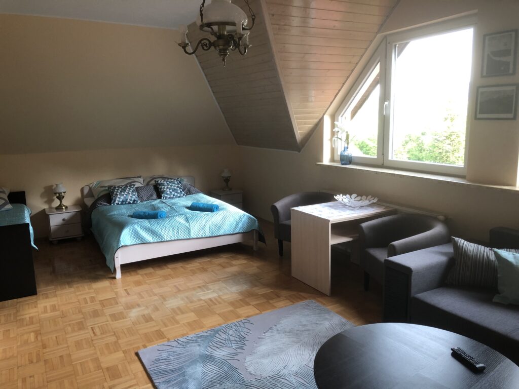 Villa Polanica – Pokój rodzinny 3-5 osobowy z łazienką